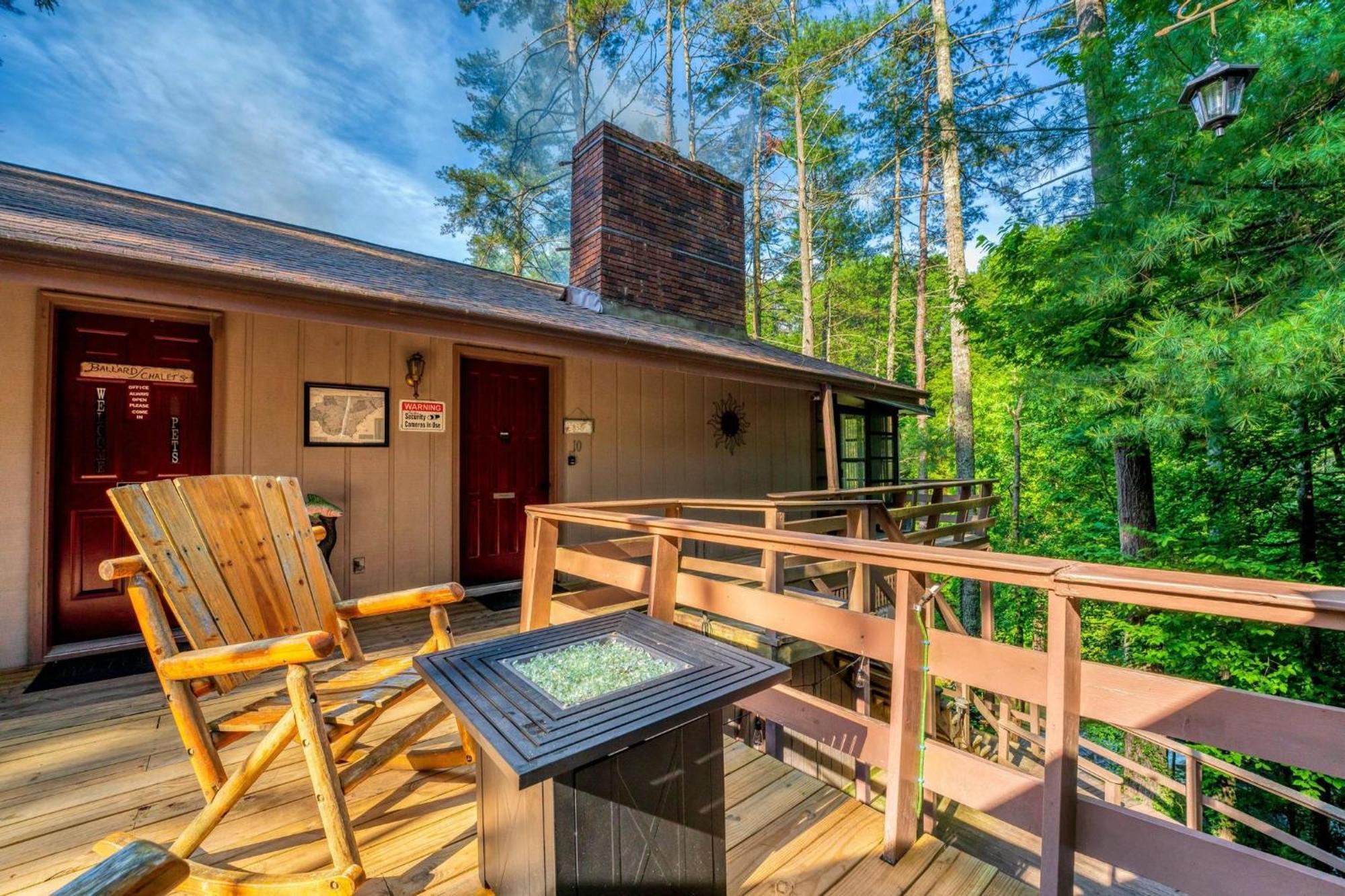 Cascades Inn Tiger Bagian luar foto