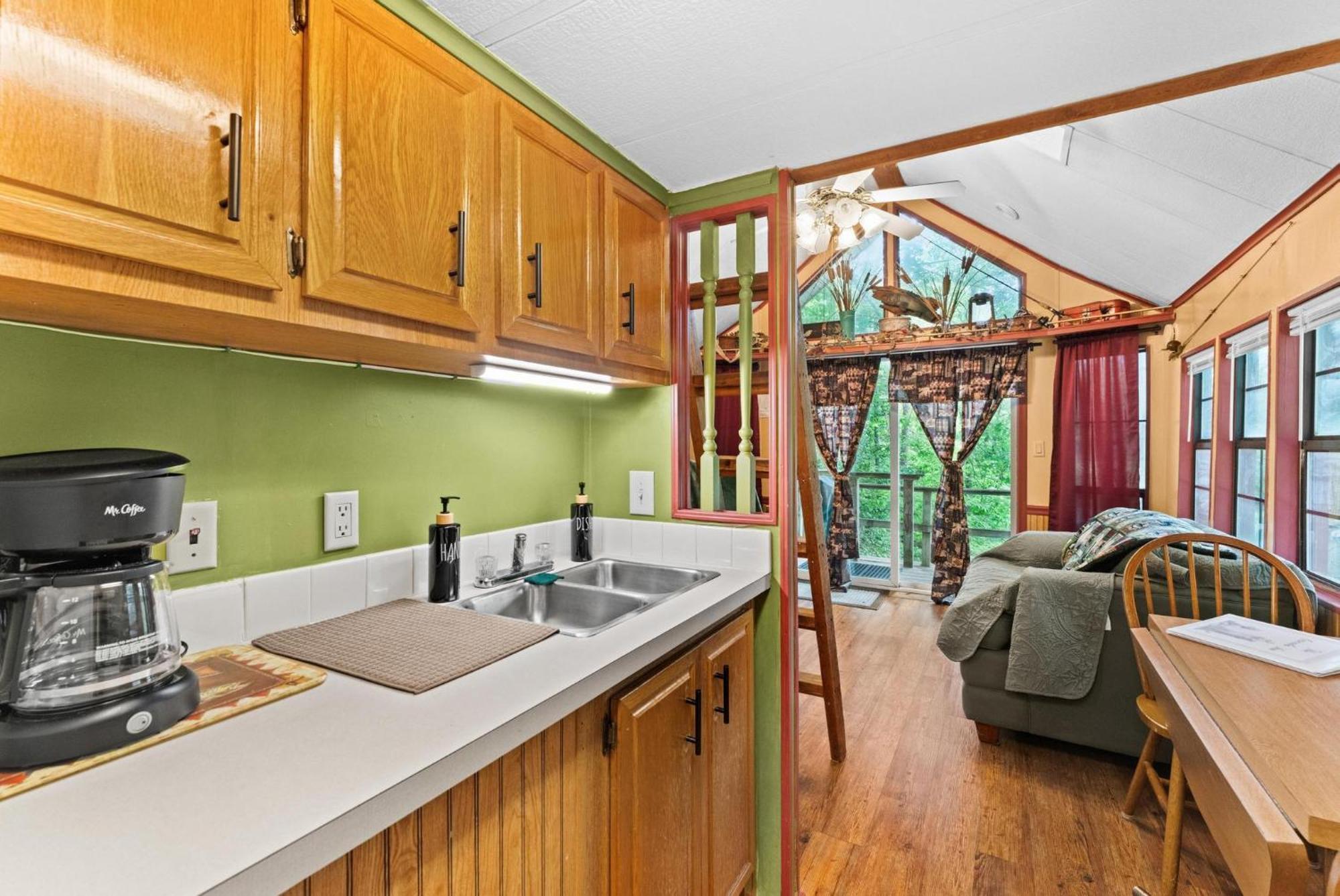 Cascades Inn Tiger Bagian luar foto